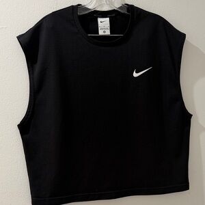 Men’s Nike Black UO exclusive cropped swim shirt top
